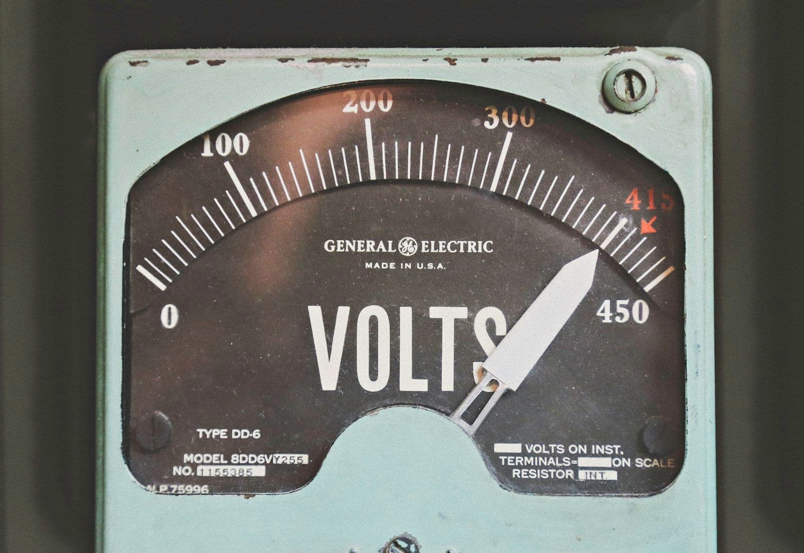 Electric utility meter, illustrating how utility bills affect a credit report.